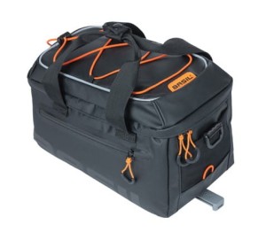 Torba na bagażnik Basil Miles Tarpaulin Trunkbag MIK 7L MIK wodoodporna black orange